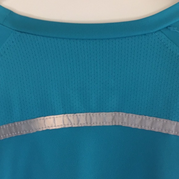 Old Navy active top - Picture 5 of 7